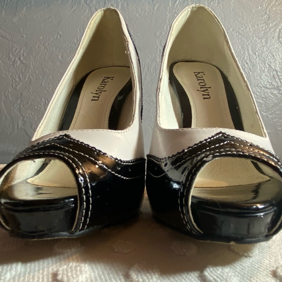 Vintage KAROLYN Black and white Spectator Pumps - Picture 4 of 16
